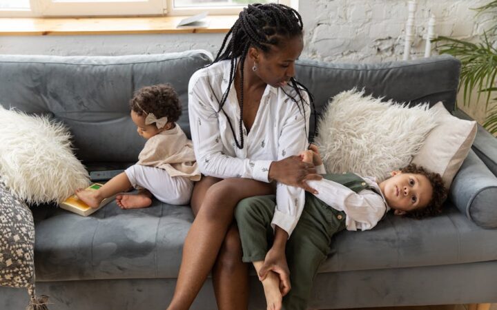 How to Navigate Sibling Rivalry Effectively