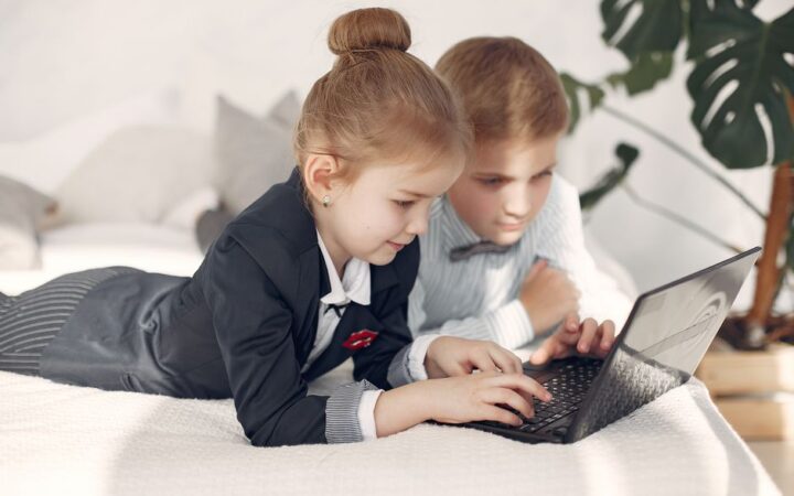 Crafting Screen Time: Teaching Digital Citizenship to Kids in 2026