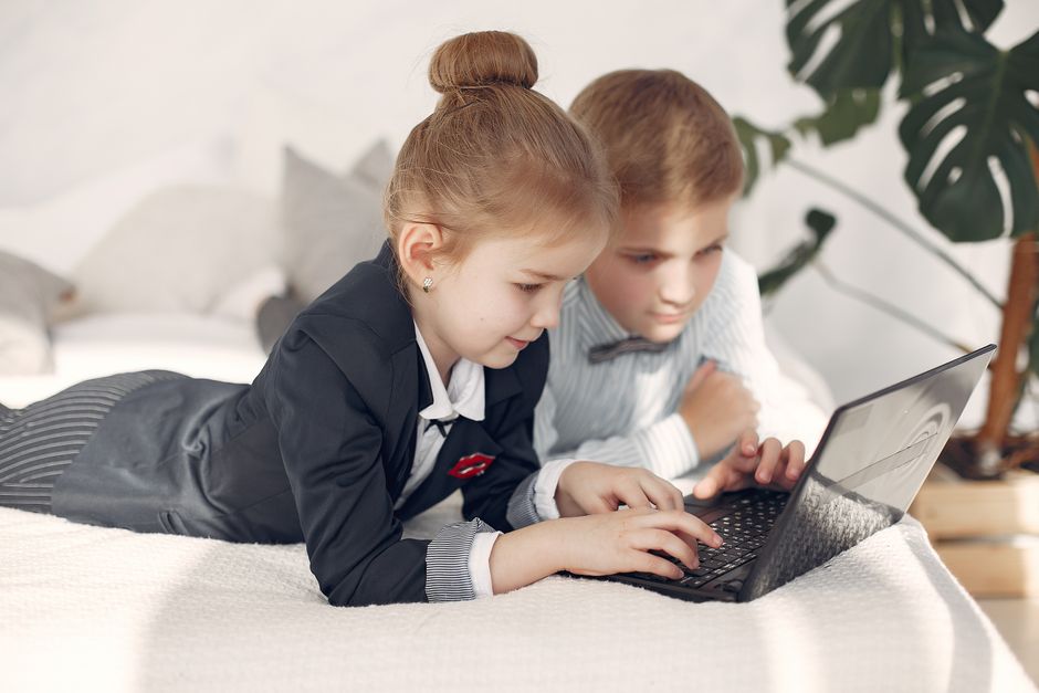 Crafting Screen Time: Teaching Digital Citizenship to Kids in 2026